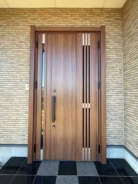 LIXIL　玄関ドアリフォーム　リシェント　Ｒ8.2施工