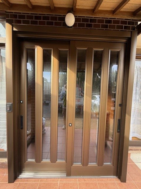 LIXIL　35年前のご縁で...　玄関リフォーム工事　R8.3施工